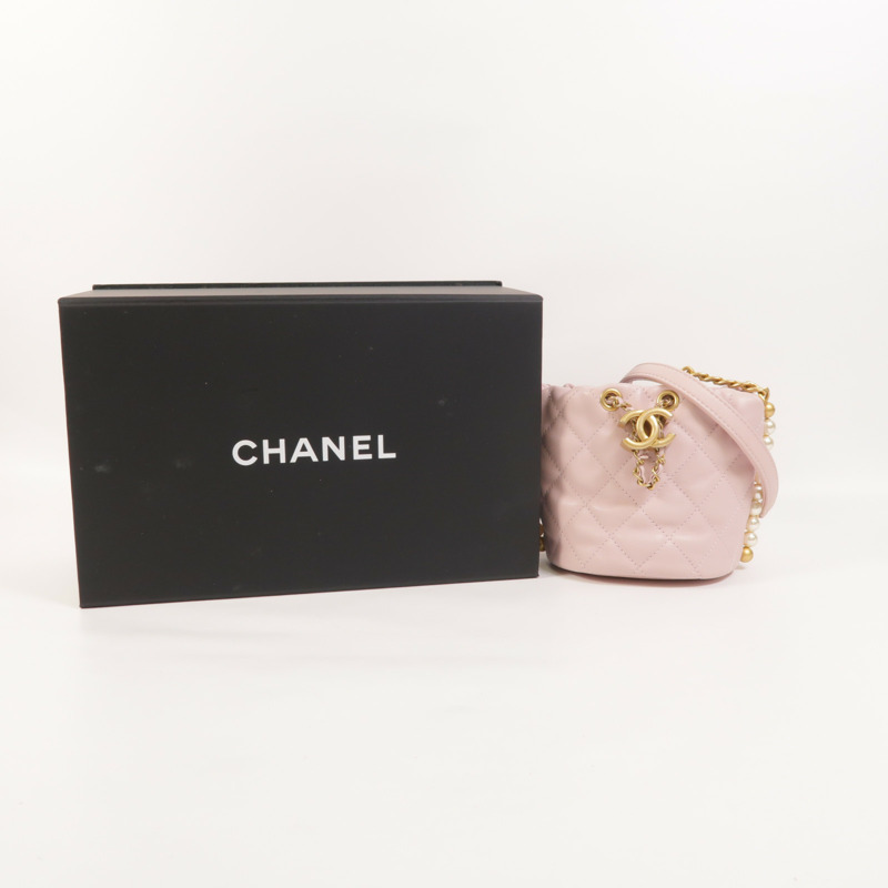 CHANEL 羊皮皮革Mini About Pearls金扣肩背袋-8