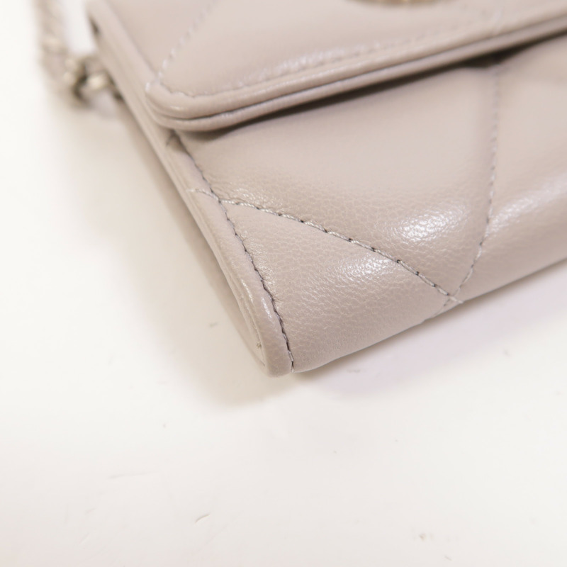 CHANEL 羊皮皮革19 Mini Wallet On Chain鏈帶肩背袋-11