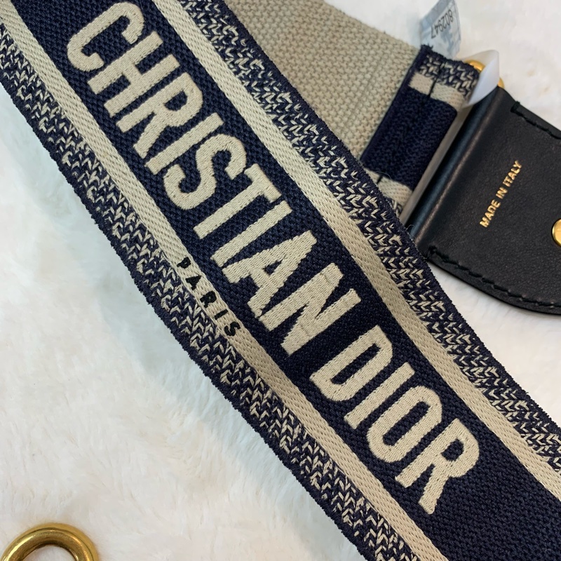 百搭款‼️Dior刺繡老花肩帶-1