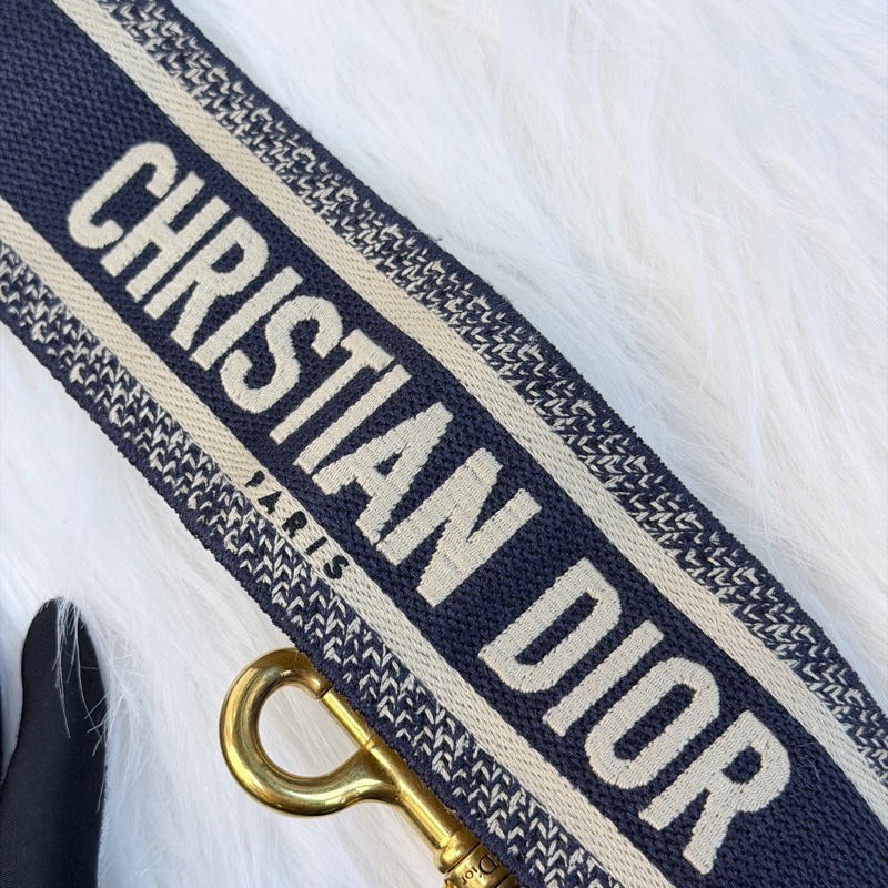 百搭款‼️Dior刺繡老花肩帶-7