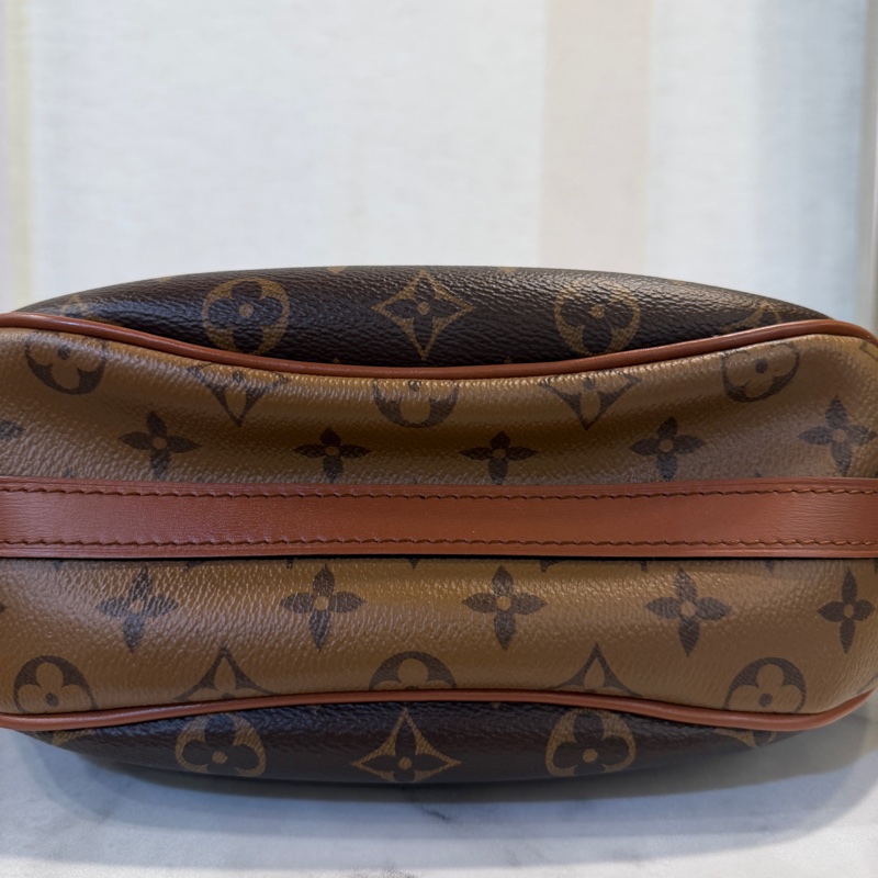 LV 雙色原花咖牛皮金釦Loop hobo半月肩斜背包M46311-8