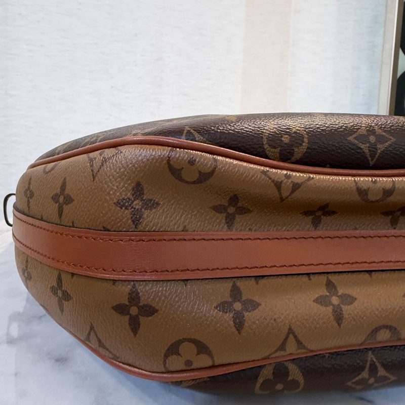 LV 雙色原花咖牛皮金釦Loop hobo半月肩斜背包M46311-9