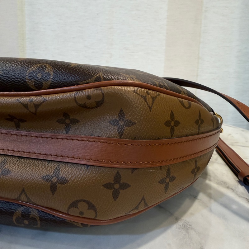 LV 雙色原花咖牛皮金釦Loop hobo半月肩斜背包M46311-10