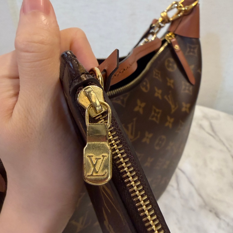 LV 雙色原花咖牛皮金釦Loop hobo半月肩斜背包M46311-14