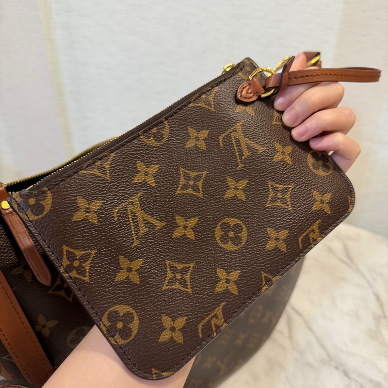 LV 雙色原花咖牛皮金釦Loop hobo半月肩斜背包M46311-15