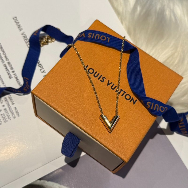 LV經典款項鍊Essential v-0