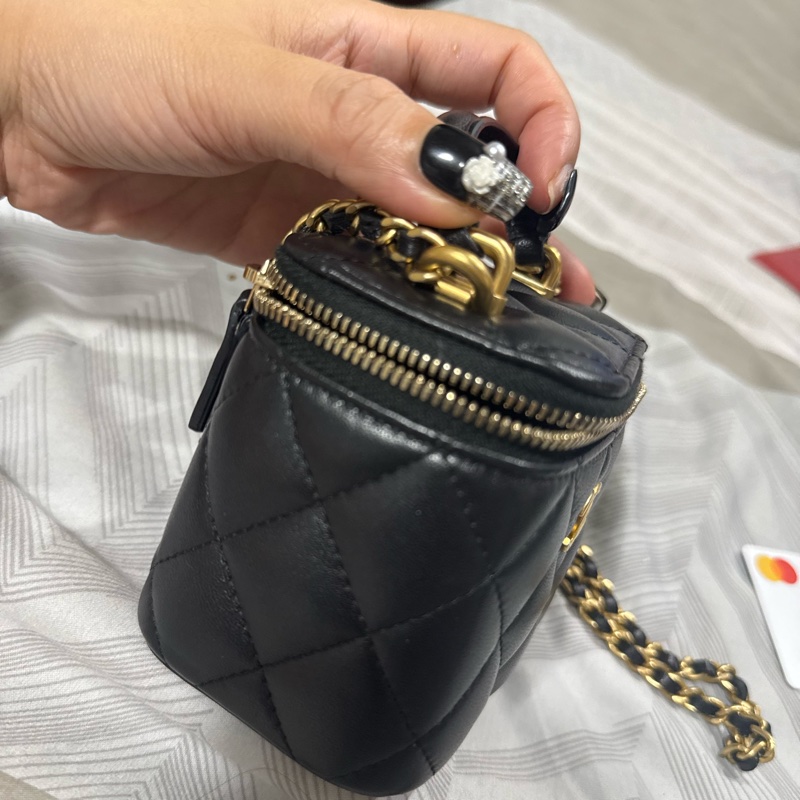 Chanel 香奈兒 經典金雙C羊皮金鍊迷你二用化妝包(AP2198-黑)-12