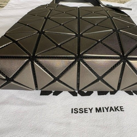 ISSEY MIYAKE BAO BAO 5X4 立體金屬色迷你方盒手提包 - 槍銅色-13