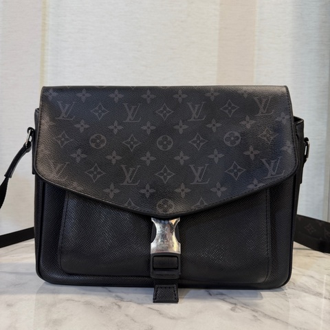 LV 黑灰原花黑牛皮斜背包M30746