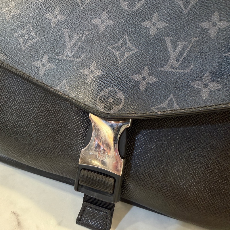 LV 黑灰原花黑牛皮斜背包M30746-1