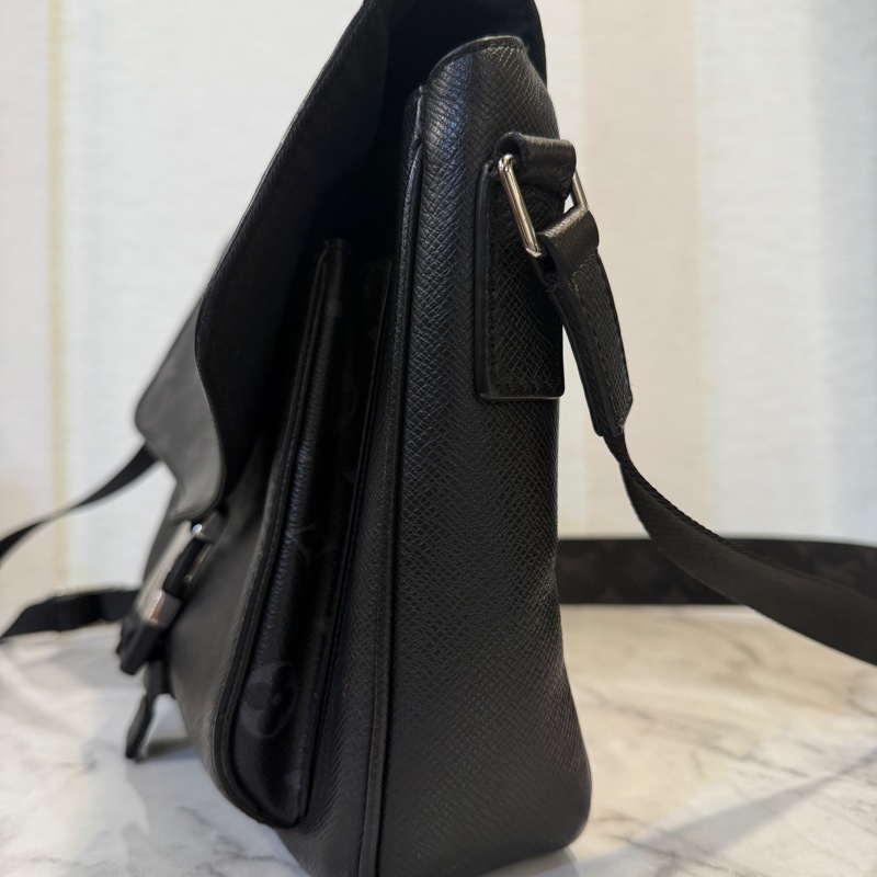 LV 黑灰原花黑牛皮斜背包M30746-2