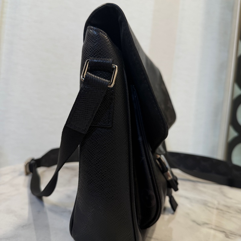 LV 黑灰原花黑牛皮斜背包M30746-3