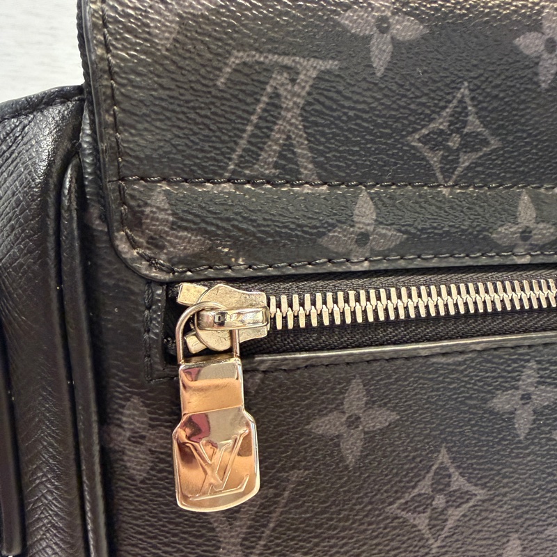 LV 黑灰原花黑牛皮斜背包M30746-5