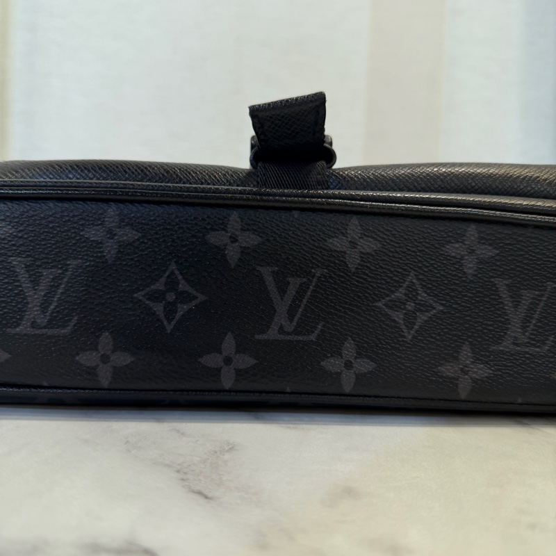 LV 黑灰原花黑牛皮斜背包M30746-6