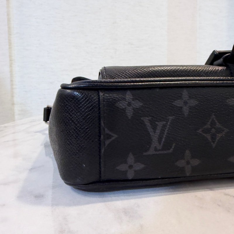 LV 黑灰原花黑牛皮斜背包M30746-7