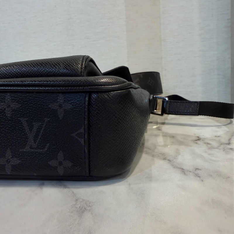 LV 黑灰原花黑牛皮斜背包M30746-8