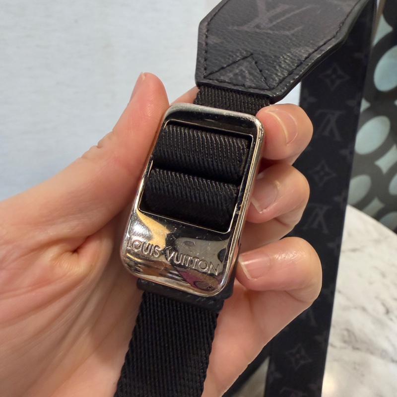 LV 黑灰原花黑牛皮斜背包M30746-11