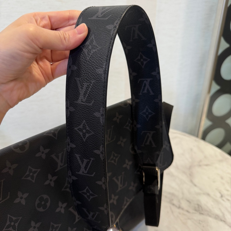 LV 黑灰原花黑牛皮斜背包M30746-12