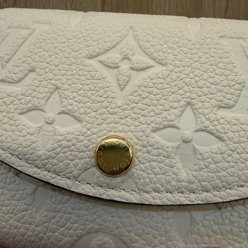 LV 米白牛皮壓紋Rosalie金釦零錢卡包M81445-1
