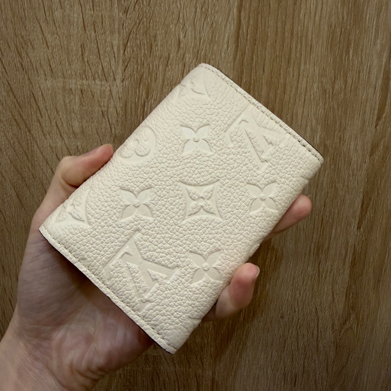 LV 米白牛皮壓紋Rosalie金釦零錢卡包M81445-5