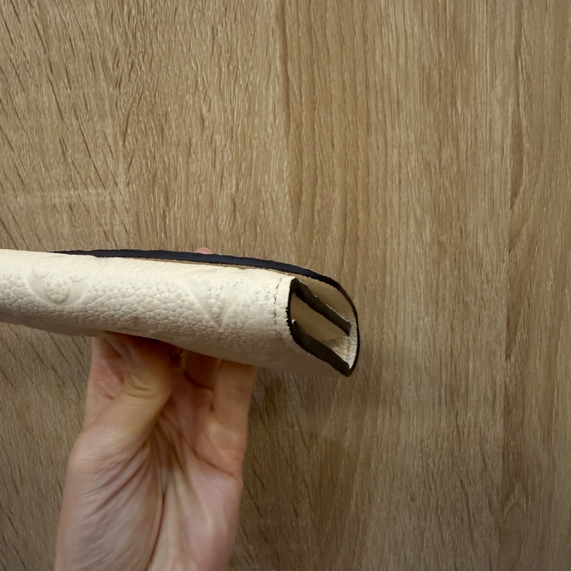 LV 米白牛皮壓紋Rosalie金釦零錢卡包M81445-8