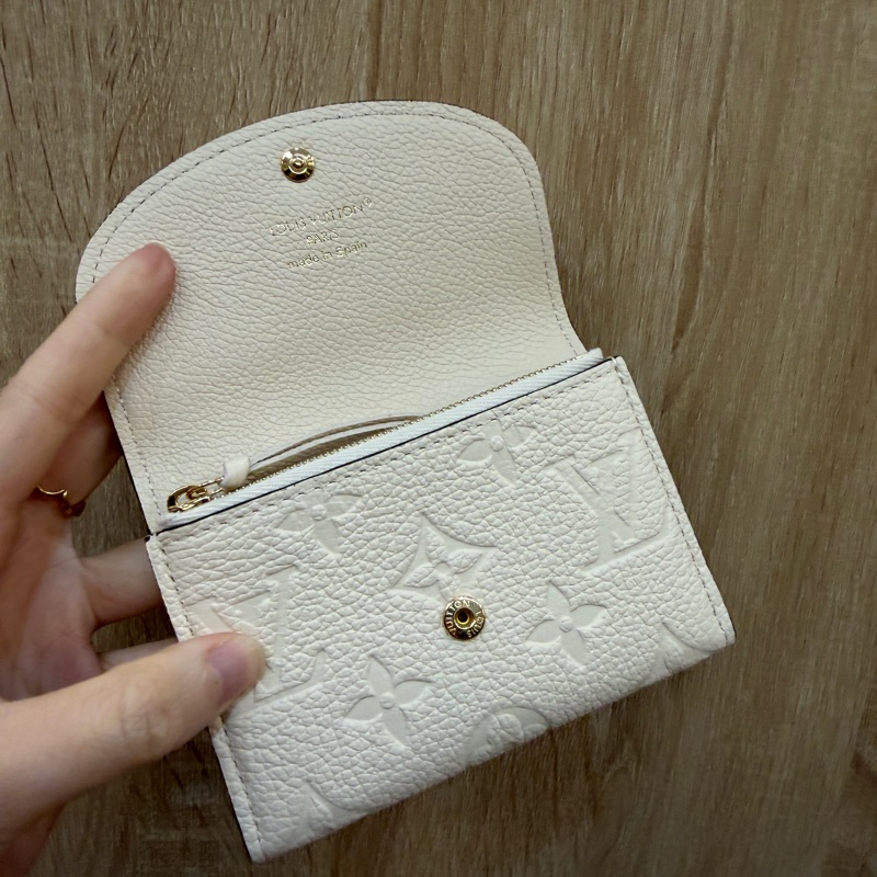 LV 米白牛皮壓紋Rosalie金釦零錢卡包M81445-9