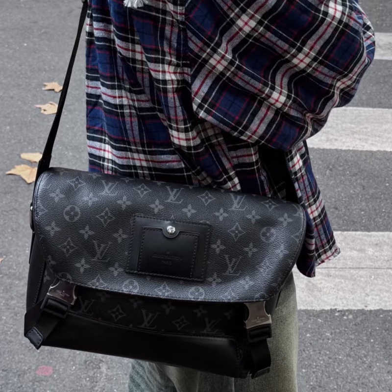 #LV 路易威登 #黑老花邮差斜挎包-3