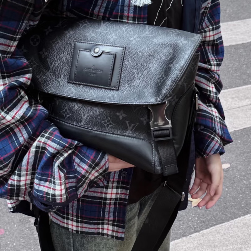 #LV 路易威登 #黑老花邮差斜挎包-4