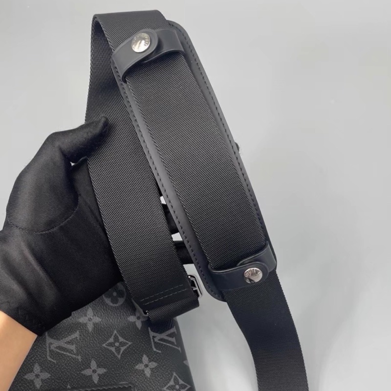 #LV 路易威登 #黑老花邮差斜挎包-17