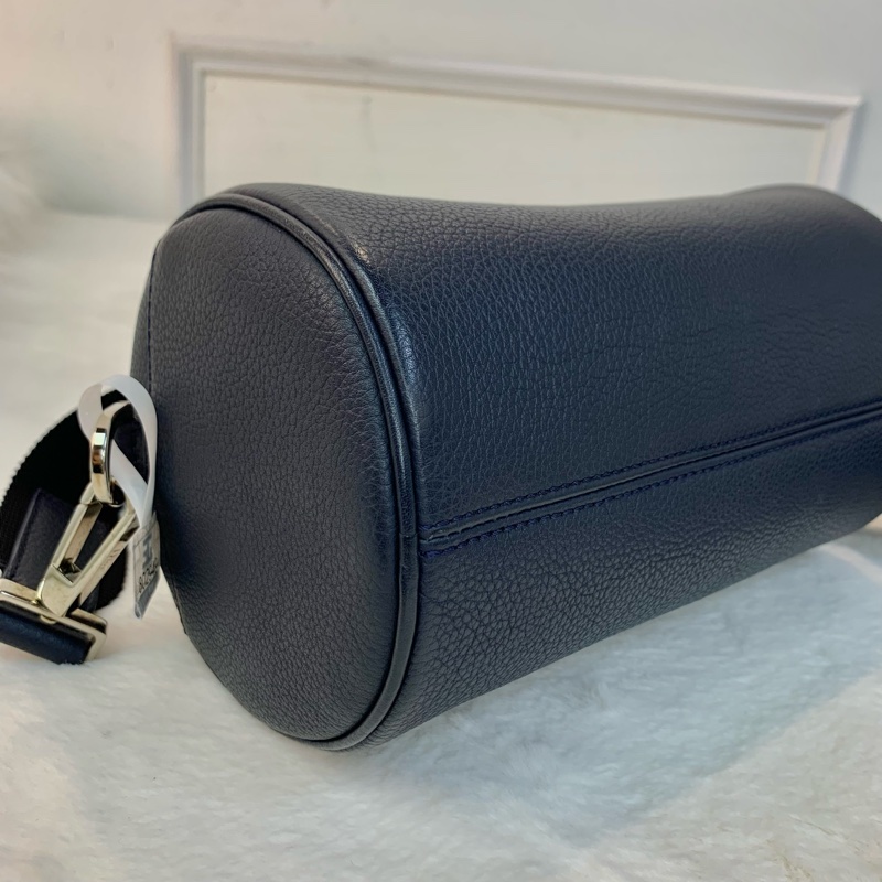 Unisex系列‼️罕有Dior roller bag-3