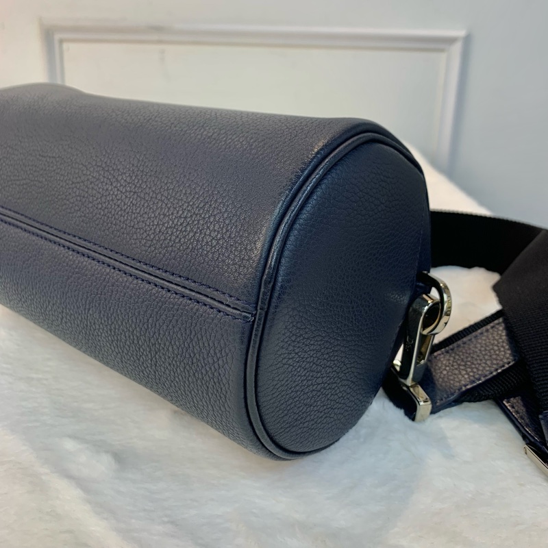 Unisex系列‼️罕有Dior roller bag-4