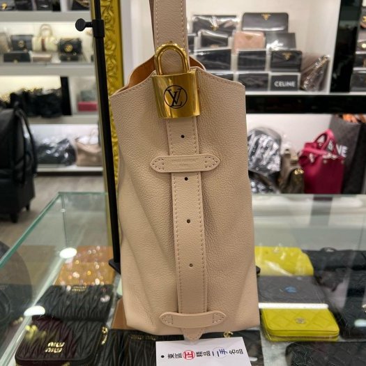 東區正精品㊣LV Low Key Hobo PM M14265 藕粉色小牛皮金釦鎖頭單把肩背包購物袋 RZ6338-1