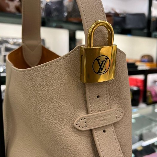 東區正精品㊣LV Low Key Hobo PM M14265 藕粉色小牛皮金釦鎖頭單把肩背包購物袋 RZ6338-10