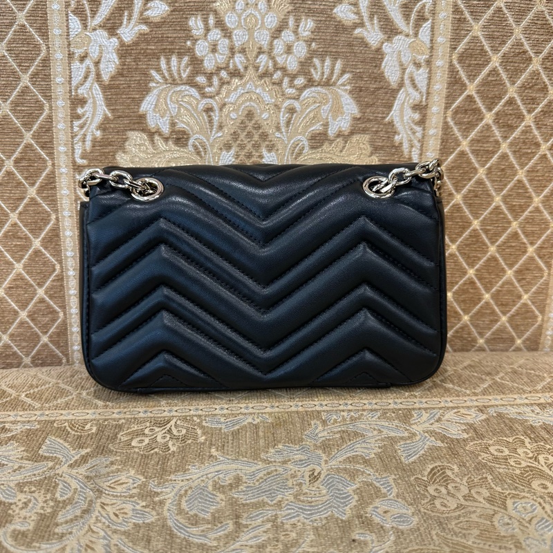 Gucci 黑牛皮山形紋Marmont GG淡金釦小號下蓋肩斜背包-1