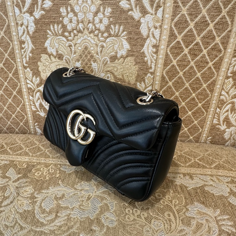 Gucci 黑牛皮山形紋Marmont GG淡金釦小號下蓋肩斜背包-3