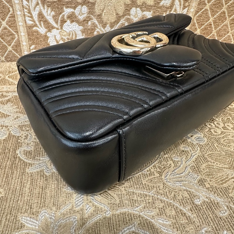 Gucci 黑牛皮山形紋Marmont GG淡金釦小號下蓋肩斜背包-5