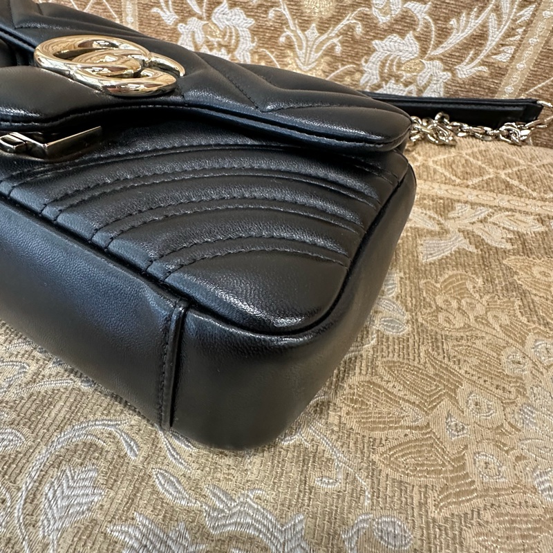 Gucci 黑牛皮山形紋Marmont GG淡金釦小號下蓋肩斜背包-6