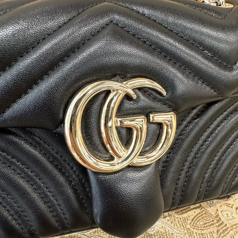 Gucci 黑牛皮山形紋Marmont GG淡金釦小號下蓋肩斜背包-8