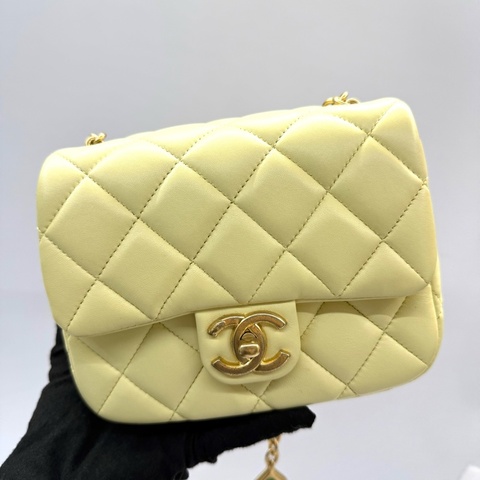 CHANEL 香奈兒 黃色羊皮迷你MATELASSE 翻蓋斜背包 17CM AS3849