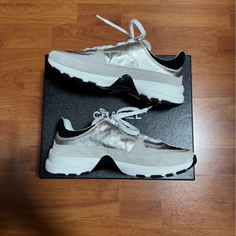 Chanel香奈兒25A小牛皮低幫徽標休閒鞋 女款 淺金色 37碼-1