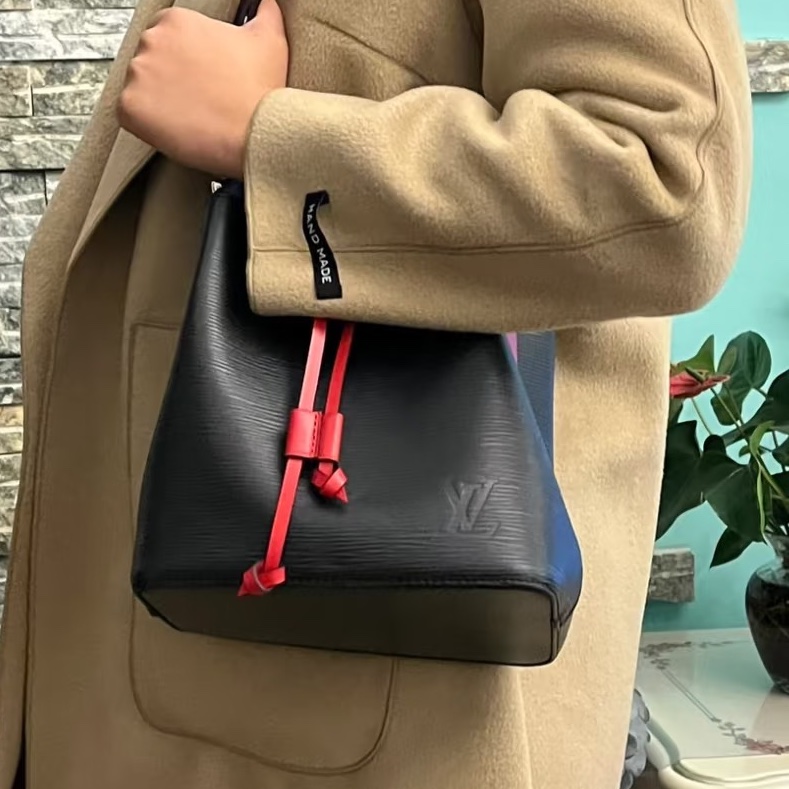 LV 路易威登 🪐拼色水波纹水桶BB手提斜挎包 尺寸20*21-1