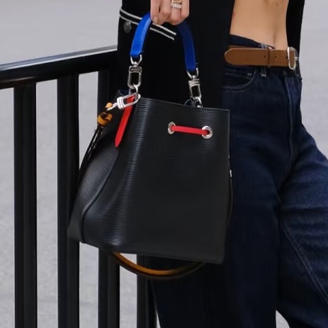 LV 路易威登 🪐拼色水波纹水桶BB手提斜挎包 尺寸20*21-6