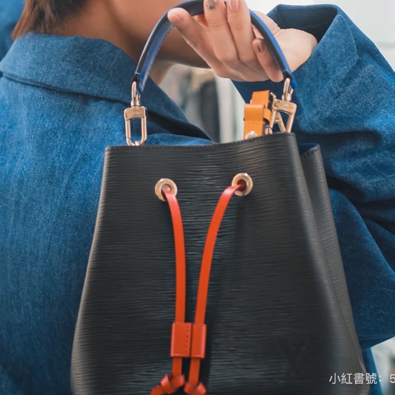 LV 路易威登 🪐拼色水波纹水桶BB手提斜挎包 尺寸20*21-7