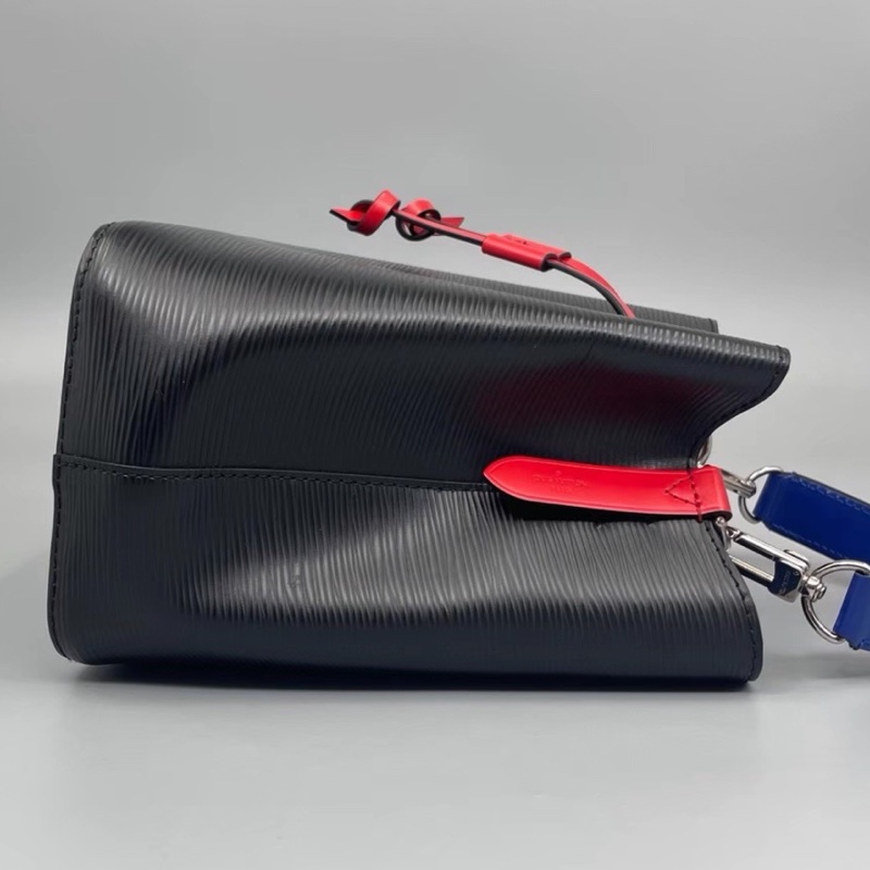 LV 路易威登 🪐拼色水波纹水桶BB手提斜挎包 尺寸20*21-13