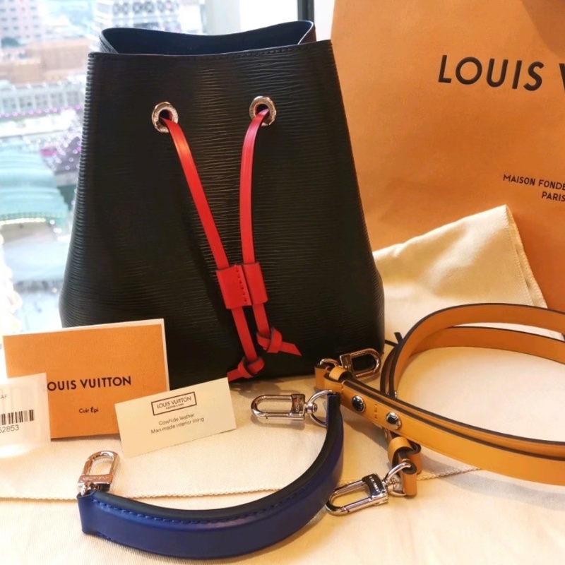 LV 路易威登 🪐拼色水波纹水桶BB手提斜挎包 尺寸20*21-19