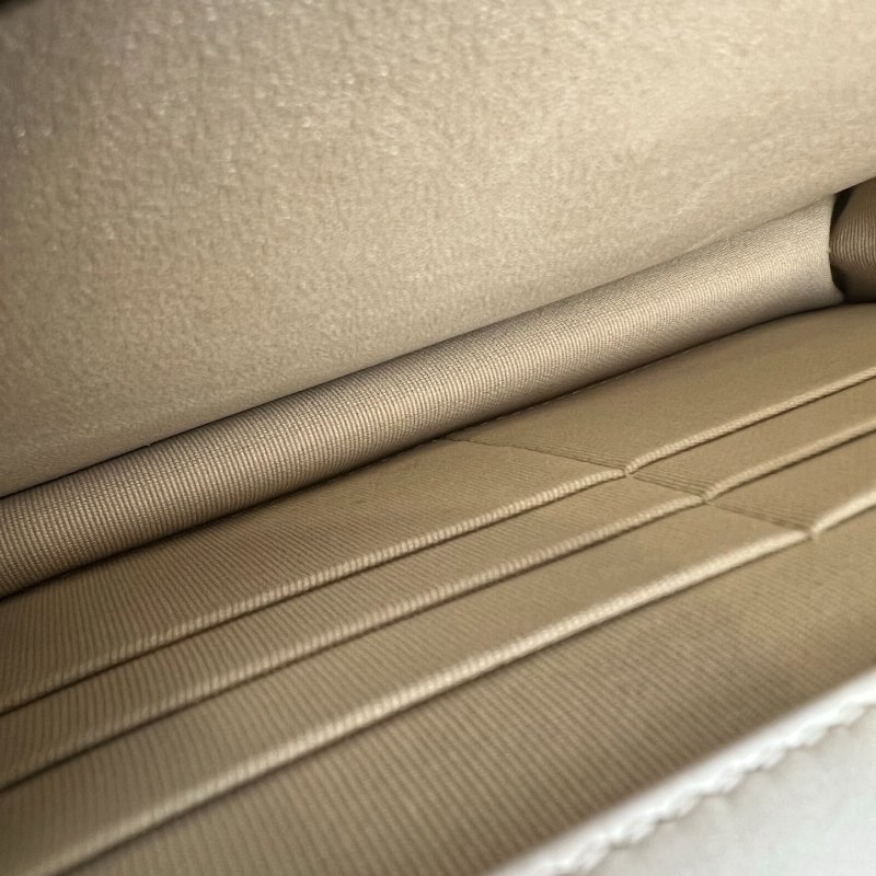 CHANEL CF雕刻季節款WOC包 白羊皮 晶片款-6