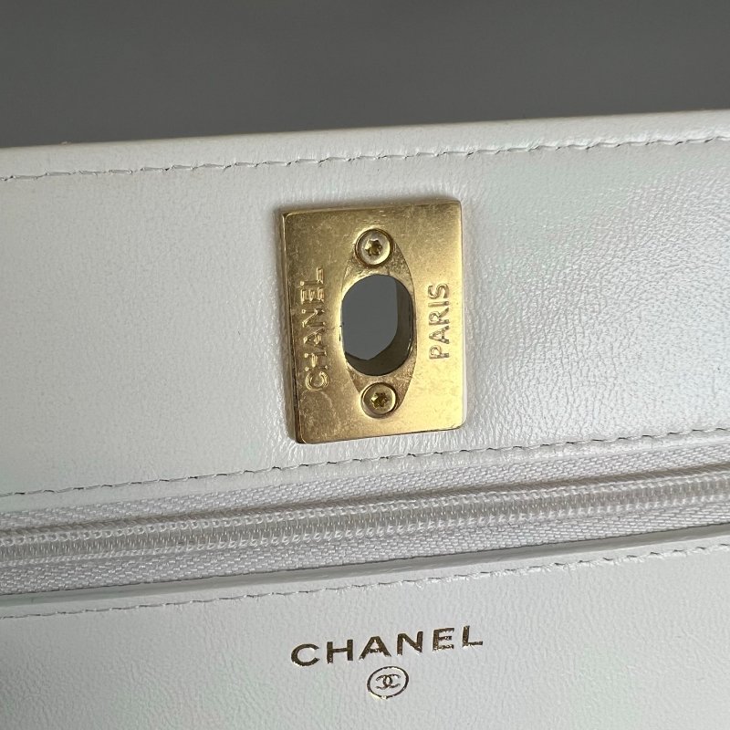 CHANEL CF雕刻季節款WOC包 白羊皮 晶片款-11