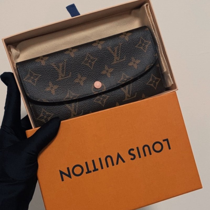 LV 原花EMILIE內拼粉長夾-17