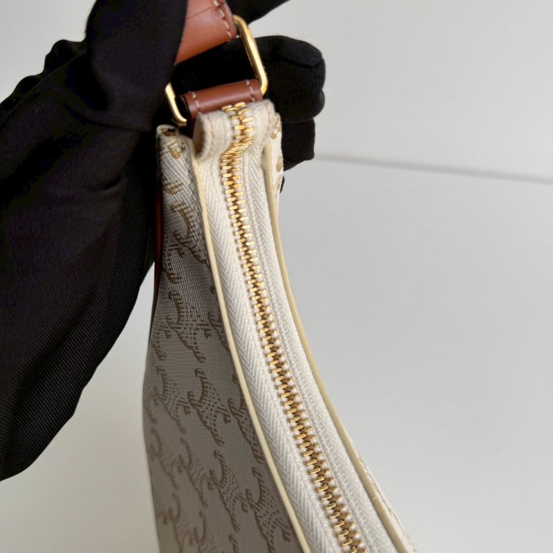 99新🆕 Celine 瑟琳 AVA 老花半月包 白色🤍-8