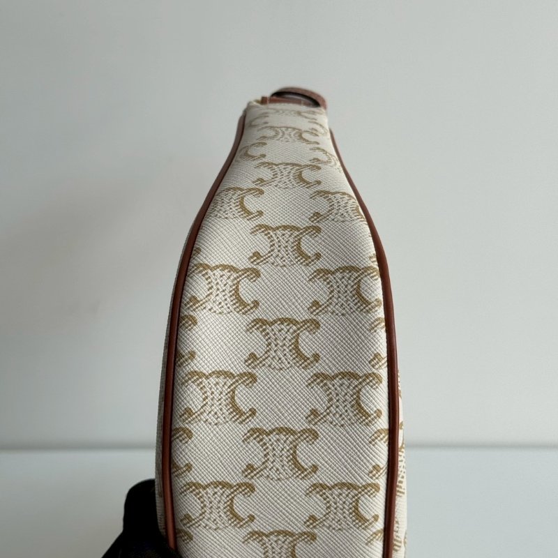 99新🆕 Celine 瑟琳 AVA 老花半月包 白色🤍-13